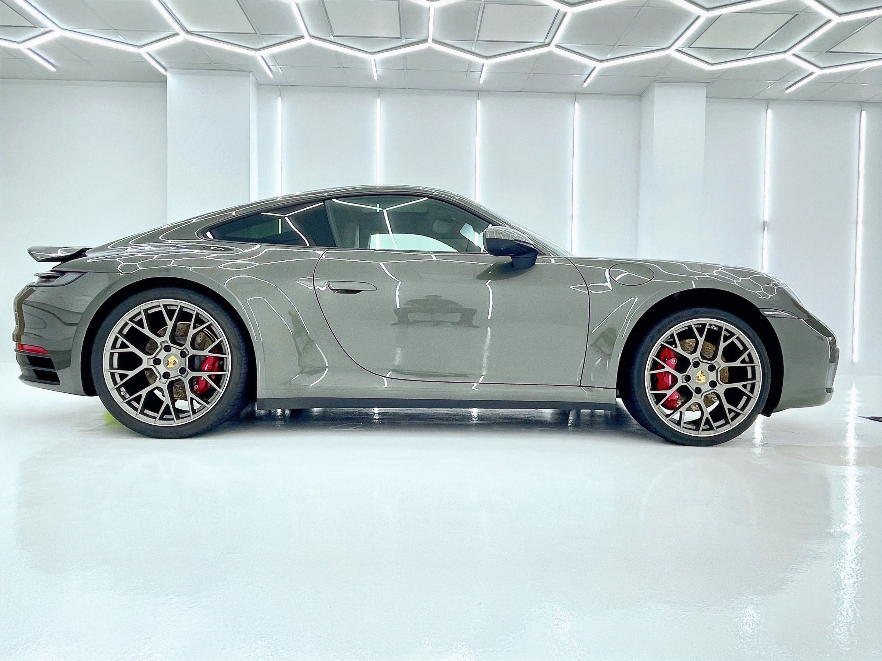 Porsche en el estudio de detailing